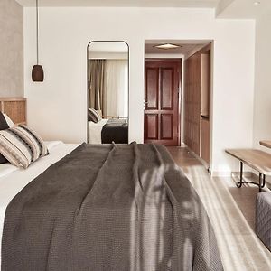 Zimmer mit Kingsize-Bett